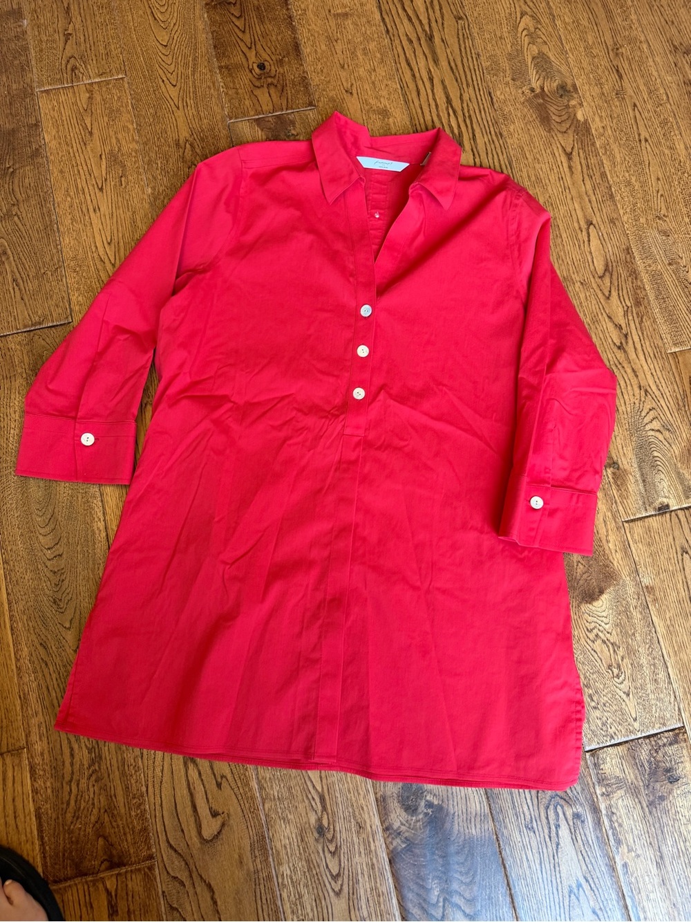 FoxCroft Pamela Stretch Button Back Tunic red 12 perfect condition smoke pet fre